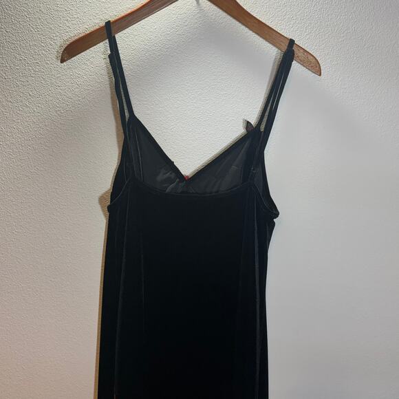 Delicates Black Velvet Slip Dress L Floral Embroidered Maxi Soft Goth Y2K - Picture 4 of 10